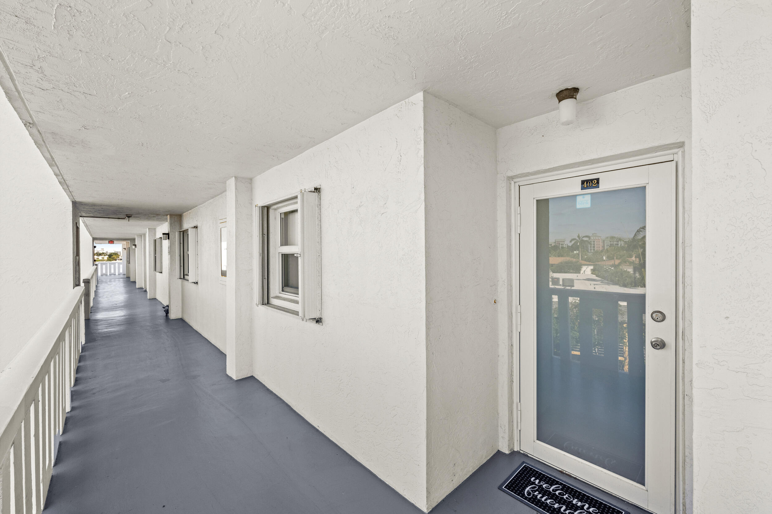 231 East Lantana Road, Unit 402 Lantana, FL 33462 - Photo 35 of 36 Walkway