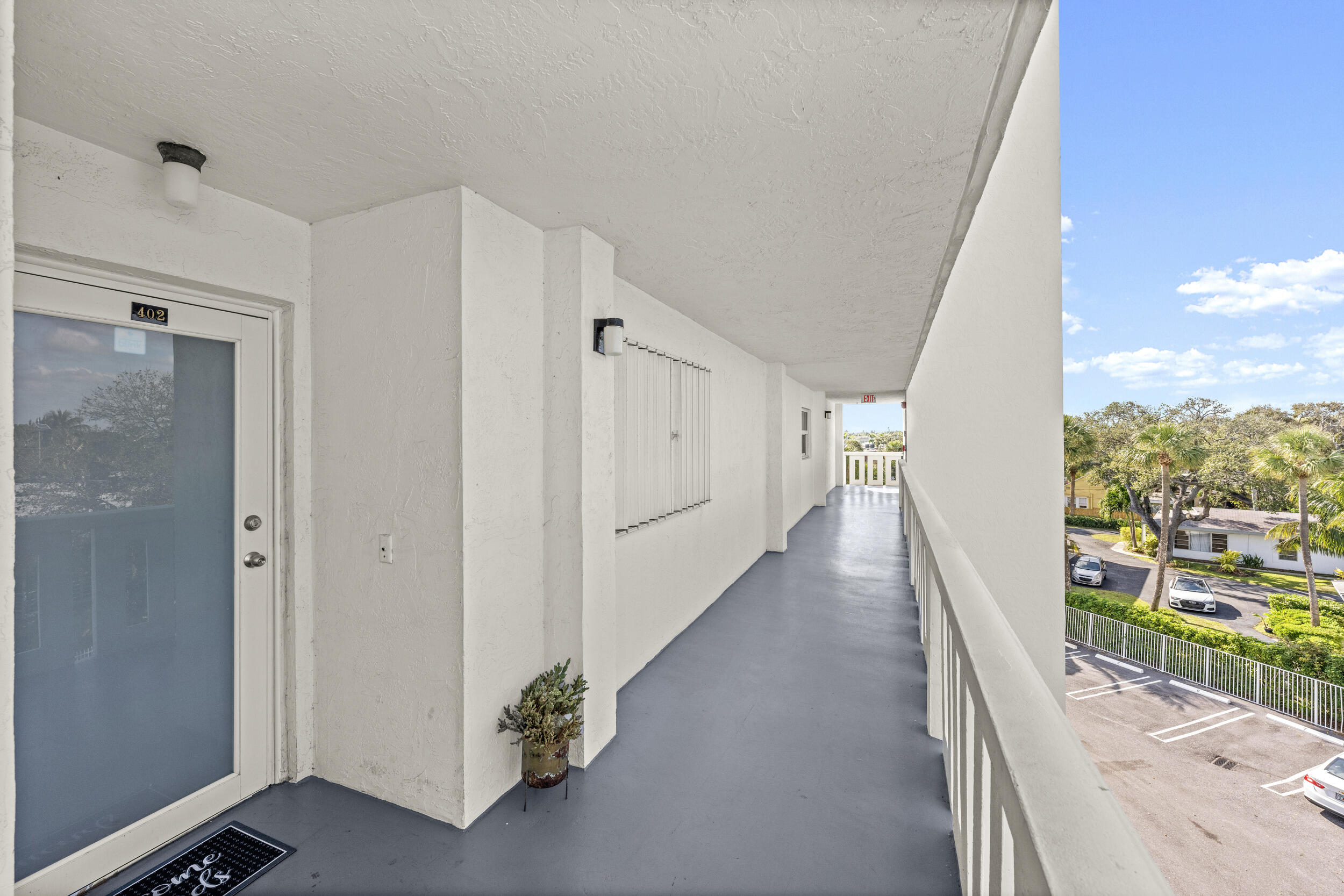 231 East Lantana Road, Unit 402 Lantana, FL 33462 - Photo 36 of 36 Entry/Walkway