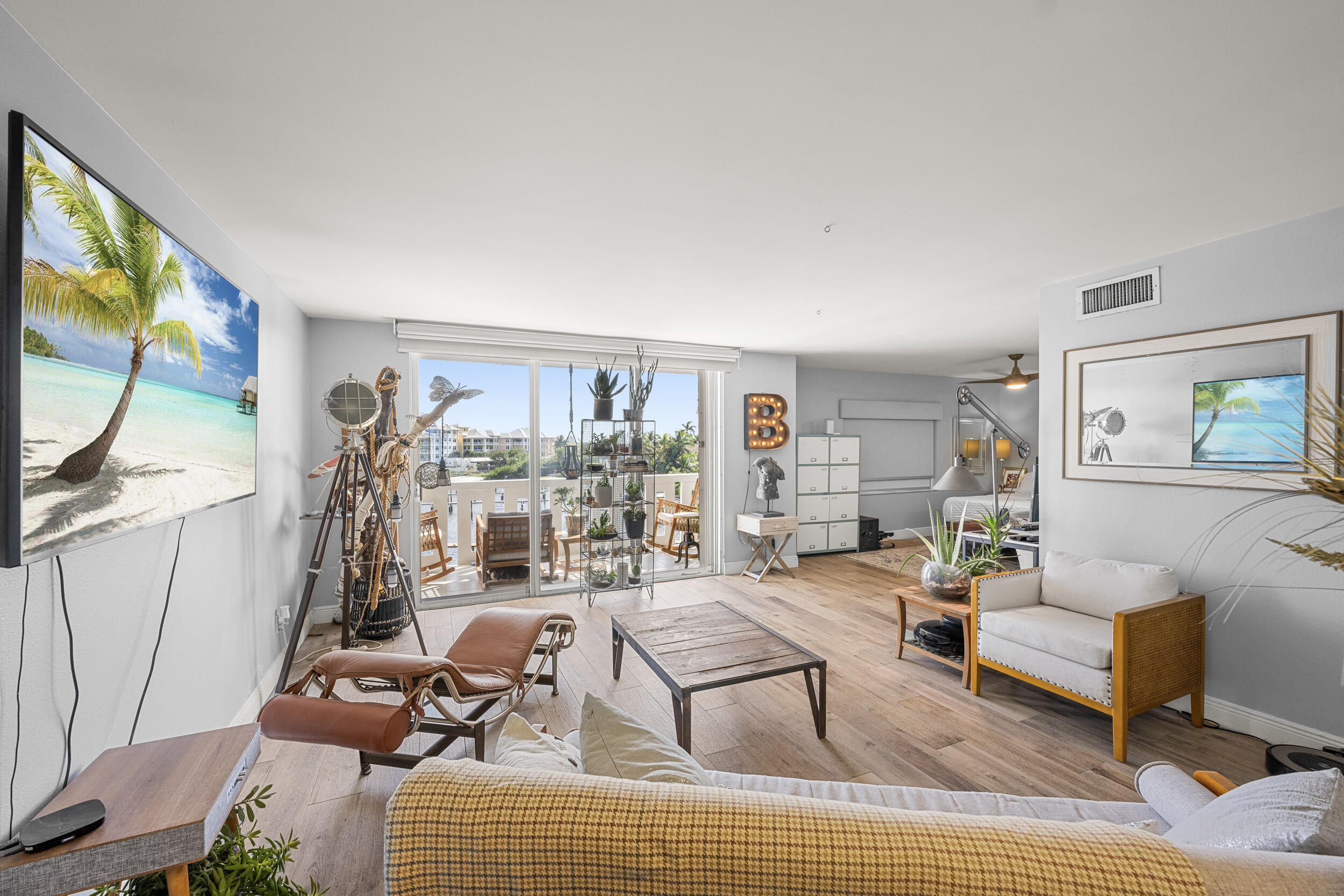 231 East Lantana Road, Unit 402 Lantana, FL 33462 - Photo 6 of 36 Great Room