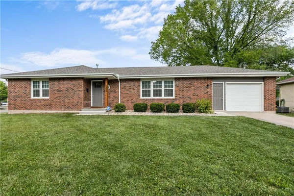 $345,000 | 9303 Park Street, Lenexa, KS 66215