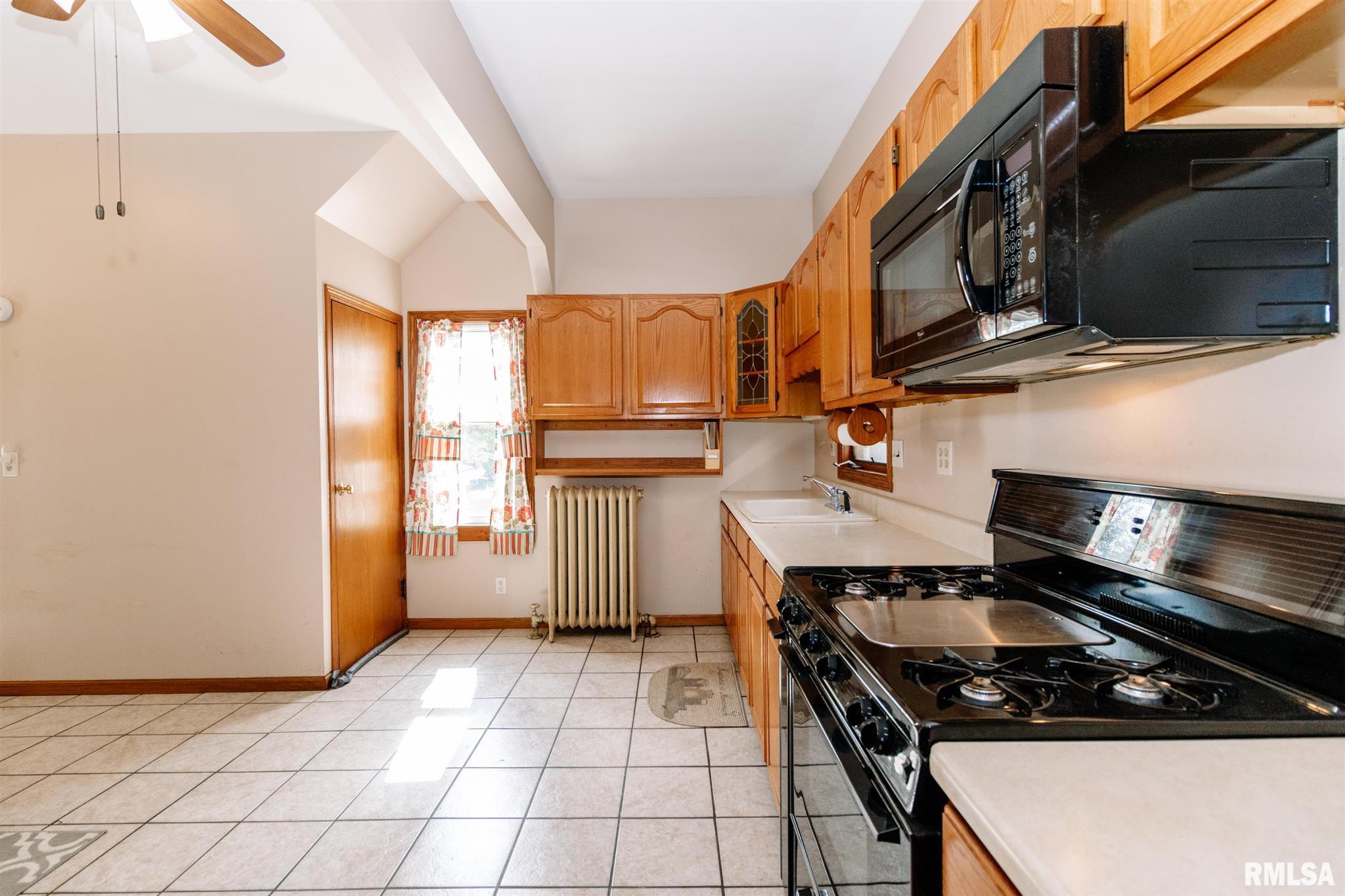 110 North High Street Washington, IL 61571 - Photo 16 of 42 Gallery Image 16