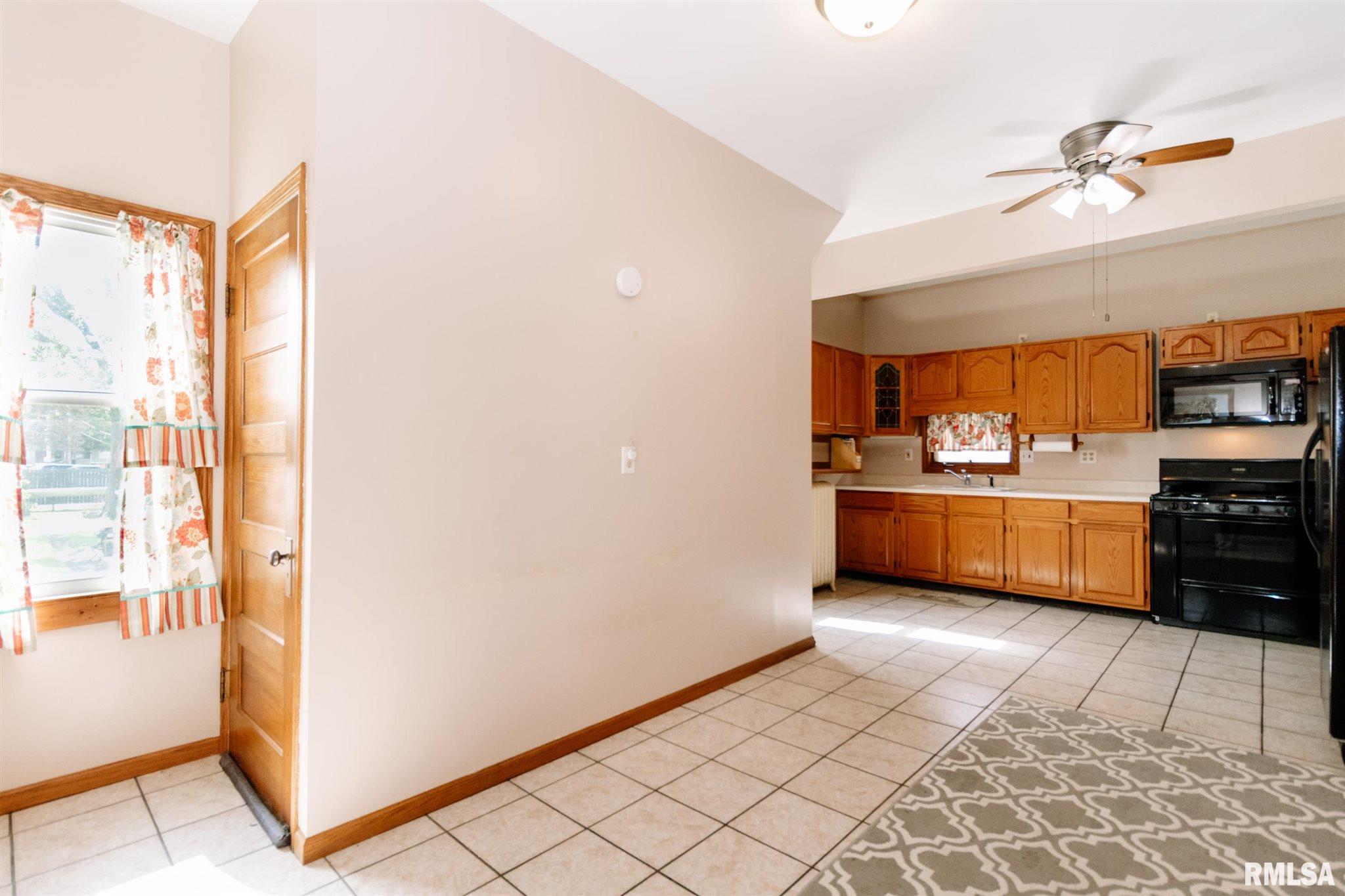 110 North High Street Washington, IL 61571 - Photo 17 of 42 Gallery Image 17