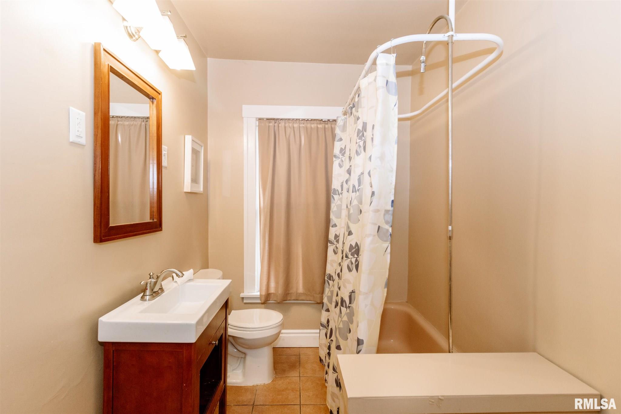 110 North High Street Washington, IL 61571 - Photo 26 of 42 Gallery Image 26