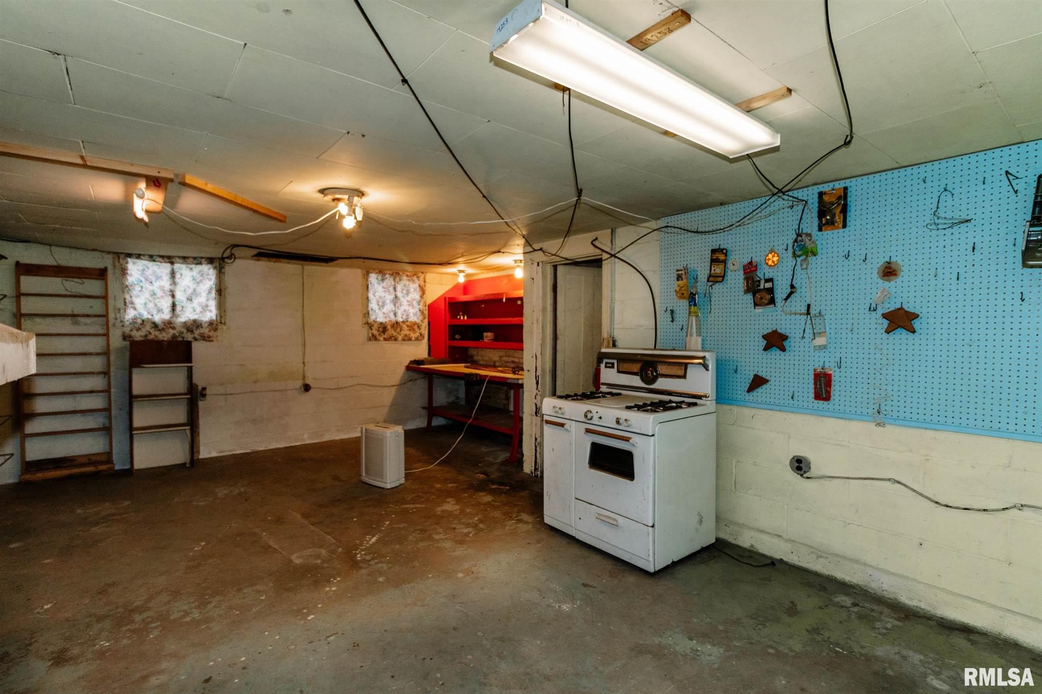 110 North High Street Washington, IL 61571 - Photo 39 of 42 Gallery Image 39