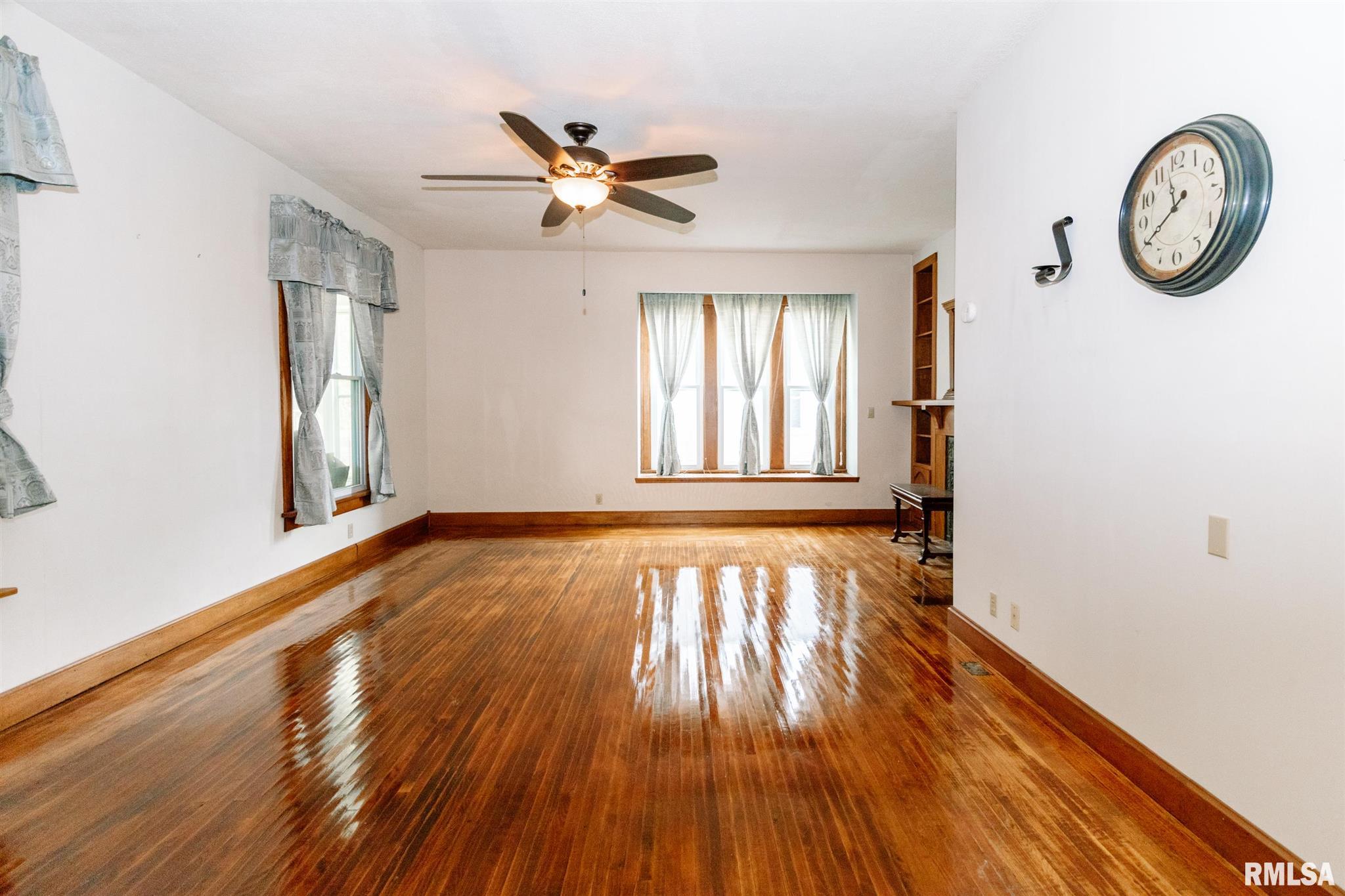 110 North High Street Washington, IL 61571 - Photo 9 of 42 Gallery Image 9