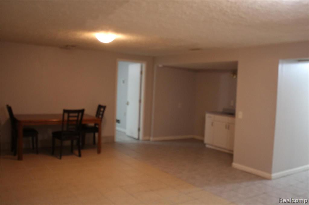 44122 Saltz Road Canton, MI 48187 - Photo 6 of 11