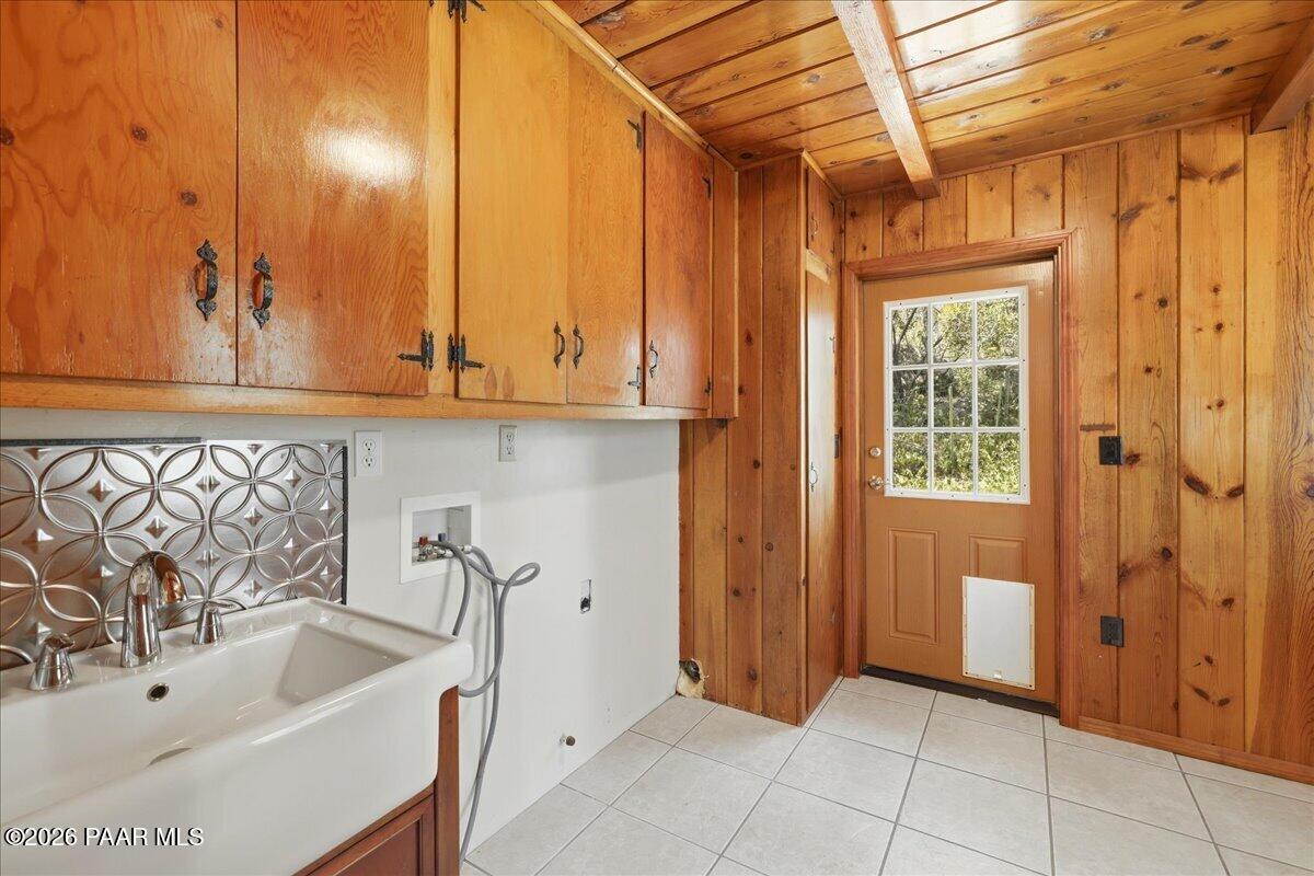 1625 Idylwild Road Prescott, AZ 86305 - Photo 11 of 25 19-Laundry