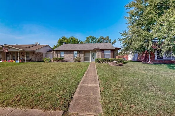 $1,950 | 707 Shadybrook Lane, Seagoville, TX 75159