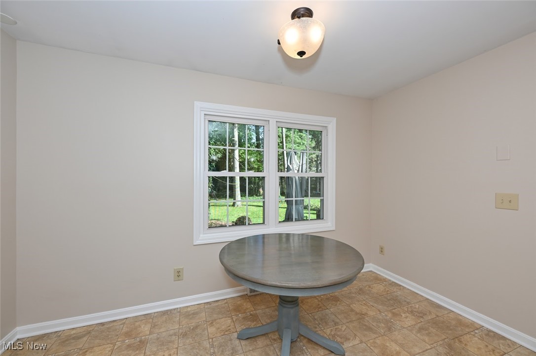 28536 Knickerbocker Road Bay Village, OH 44140 - Photo 16 of 43 Gallery Image 16