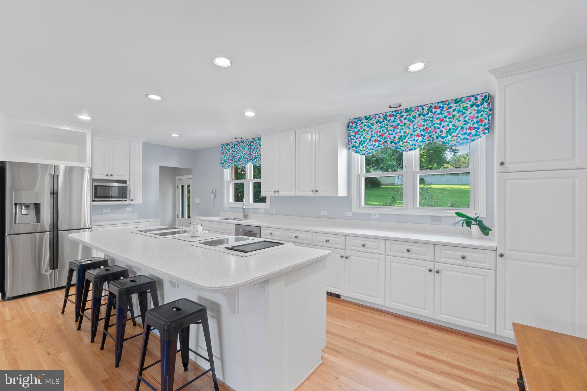 11024 Chandler Road Potomac, MD 20854 - Photo 13 of 44 Long breakfast bar