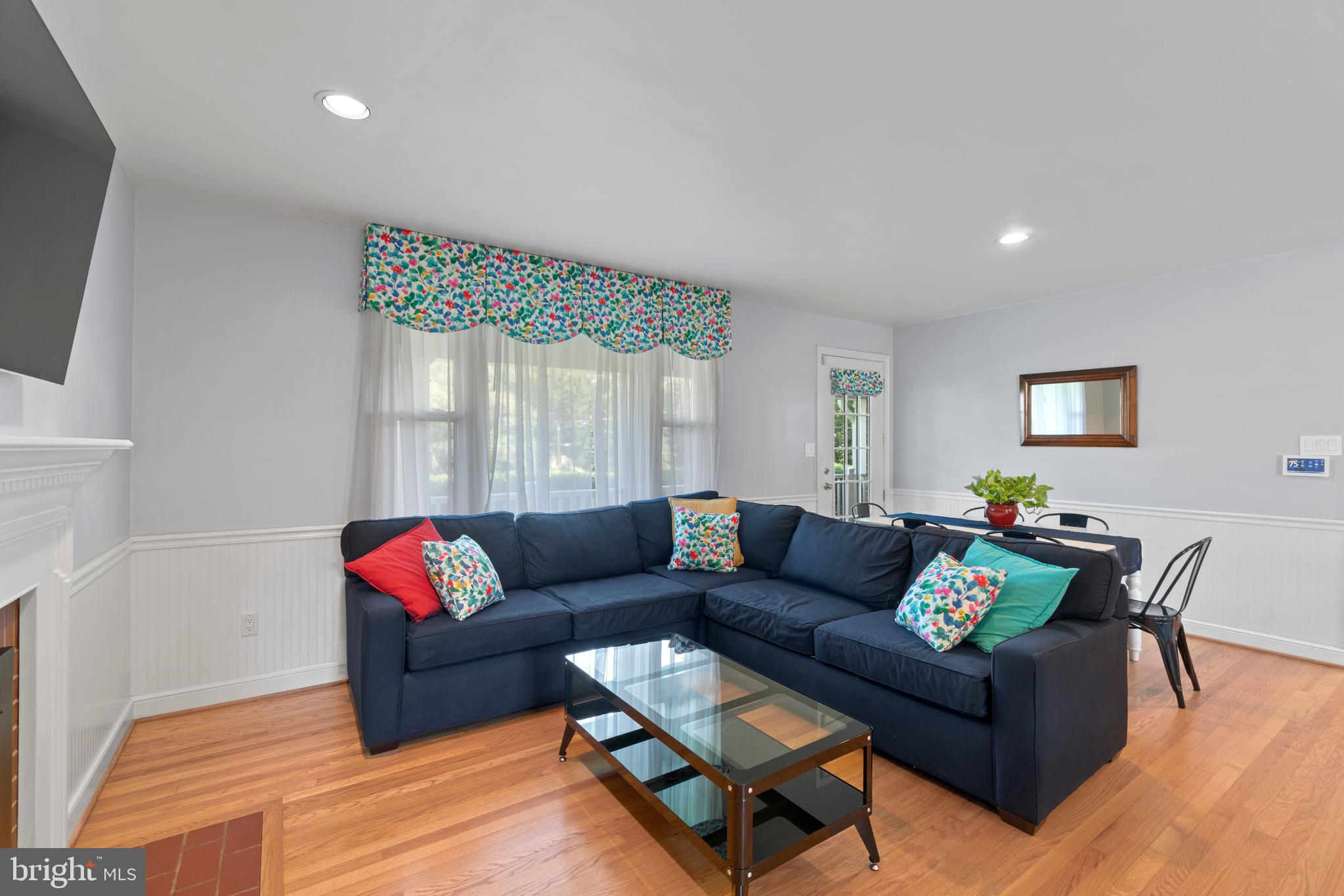 11024 Chandler Road Potomac, MD 20854 - Photo 14 of 44 Family room off kitchen
