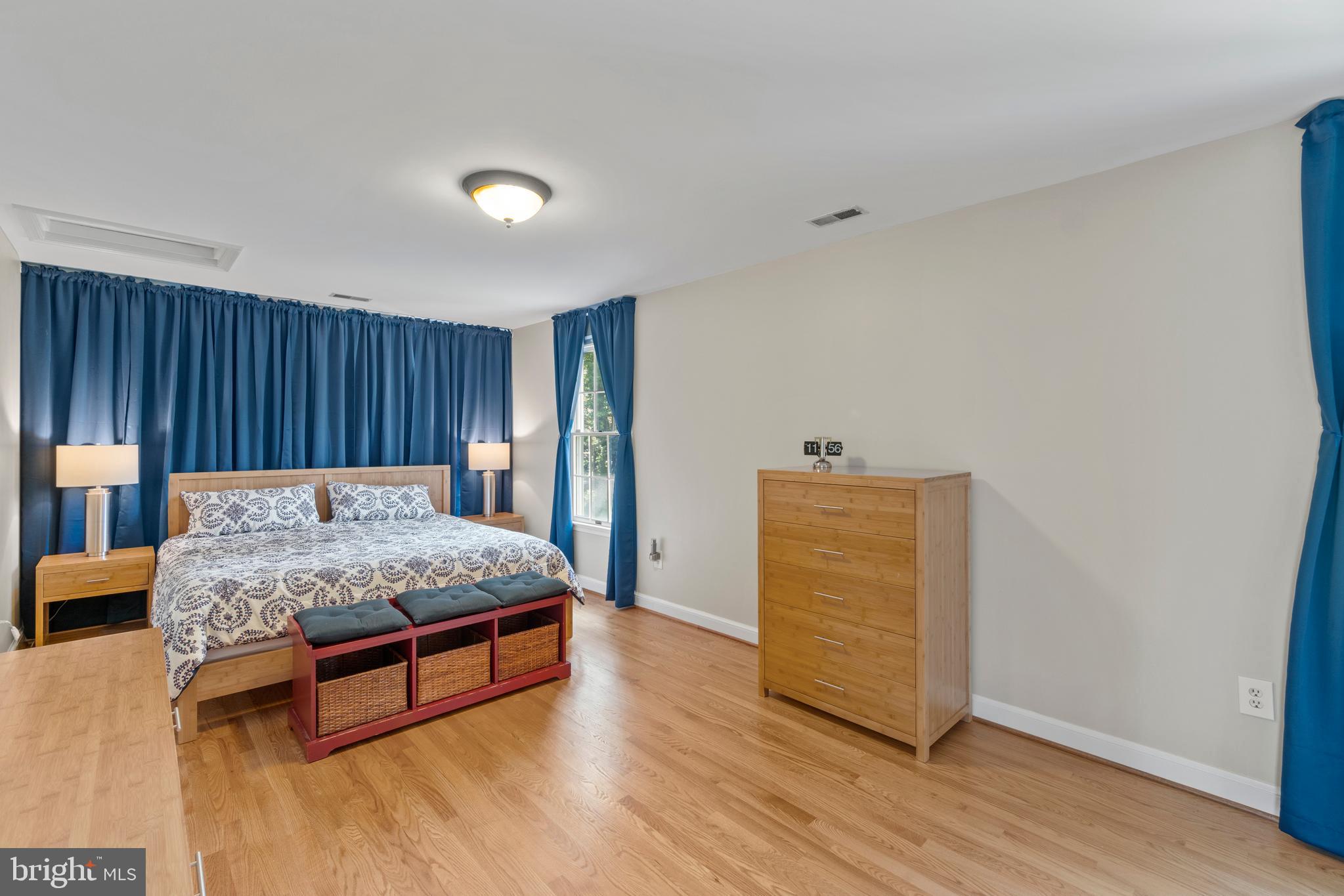 11024 Chandler Road Potomac, MD 20854 - Photo 22 of 44 Huge upper level bedroom - 1 of 5
