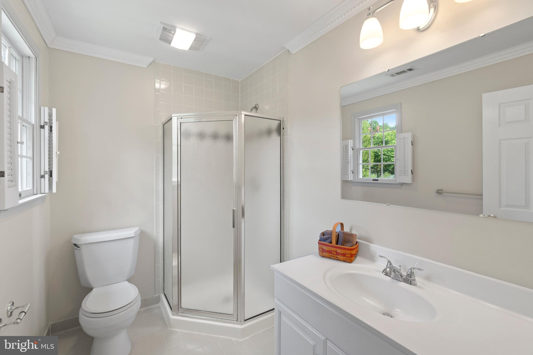 11024 Chandler Road Potomac, MD 20854 - Photo 23 of 44 En suite bath - 1st of 4