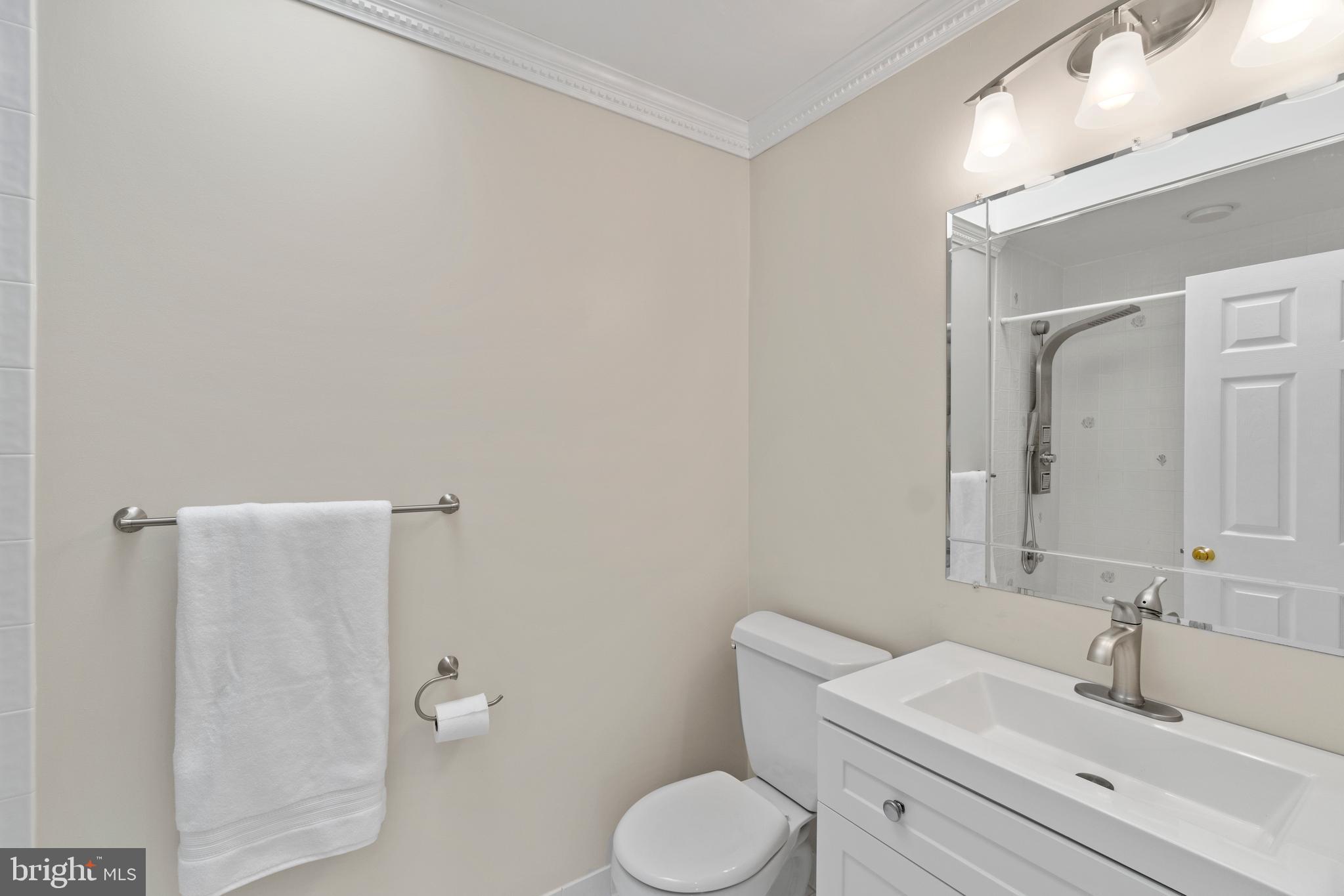 11024 Chandler Road Potomac, MD 20854 - Photo 26 of 44 Another en suite bath (2 of 4)