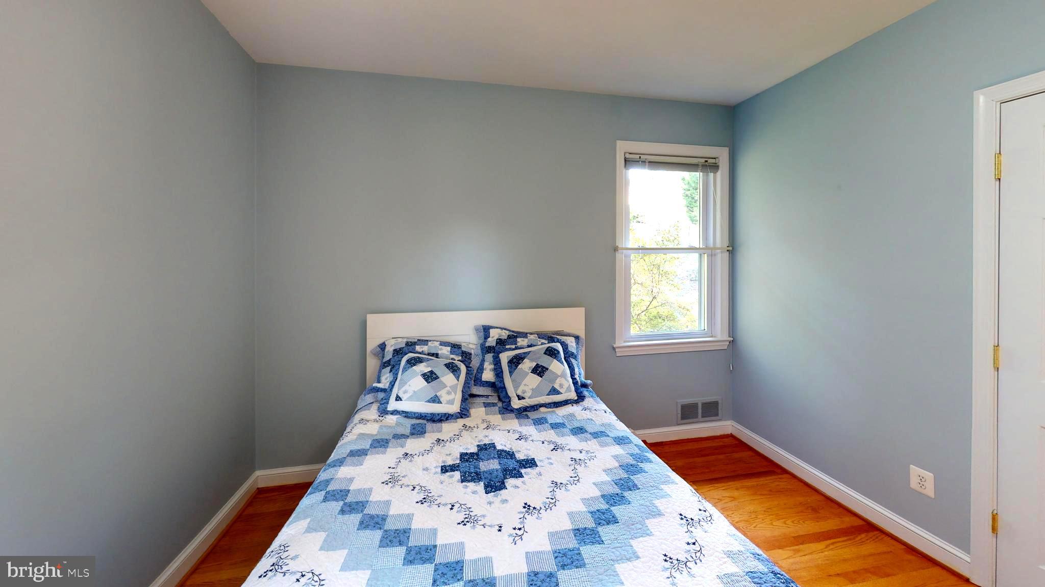 11024 Chandler Road Potomac, MD 20854 - Photo 29 of 44 1st floor bedroom (5 of 5)