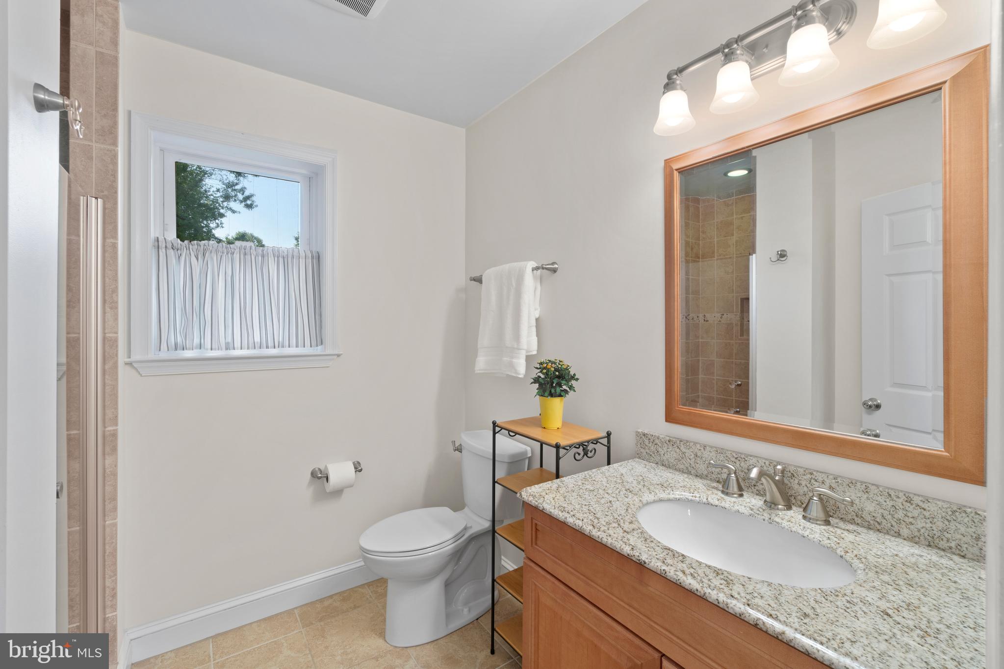 11024 Chandler Road Potomac, MD 20854 - Photo 30 of 44 1st floor full bath (3 of 4)