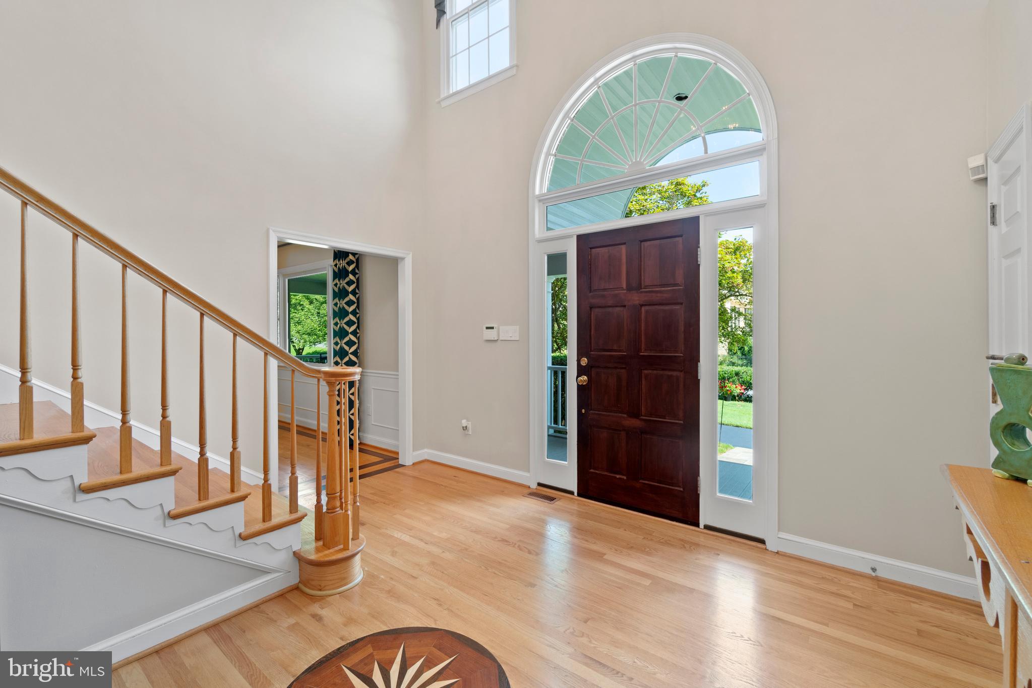 11024 Chandler Road Potomac, MD 20854 - Photo 7 of 44 Arched entryway