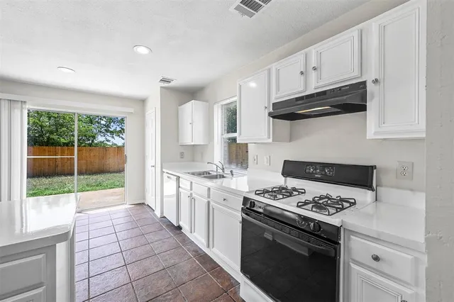 $299,950 | 101 Heritage Drive, Crowley, TX 76036