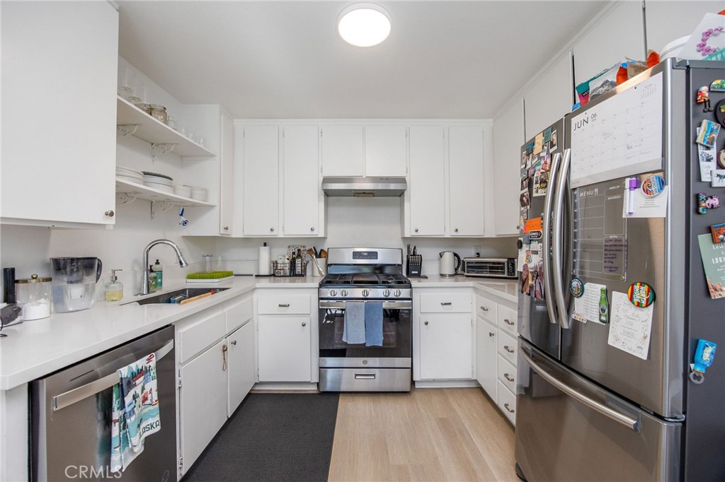 204 Springfield Avenue Huntington Beach, CA 92648 - Photo 9 of 40 Unit A - Kitchen