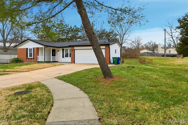 $350,000 | 683 Greenholme Court, Fenton, MO 63026