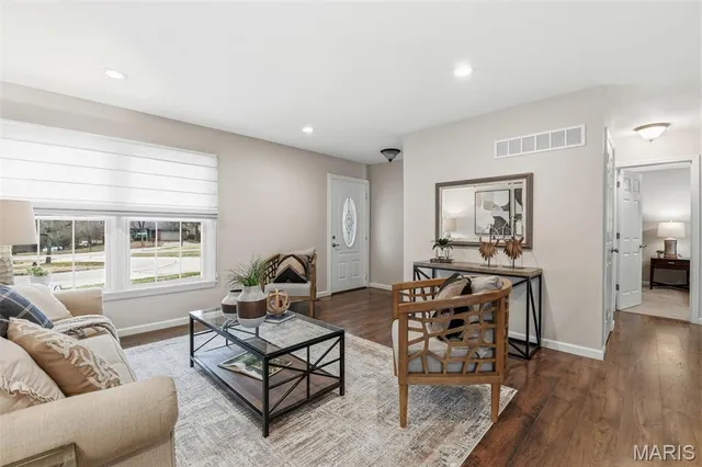 $350,000 | 683 Greenholme Court, Fenton, MO 63026