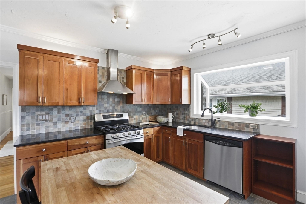 72-74 Parmenter Road, Unit 2 Waltham, MA 02453 - Photo 23 of 38