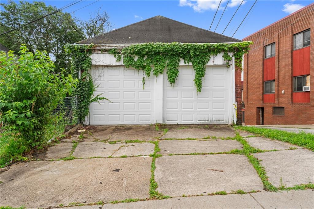 718 Brownsville Road Pittsburgh, PA 15210 - Photo 8 of 14