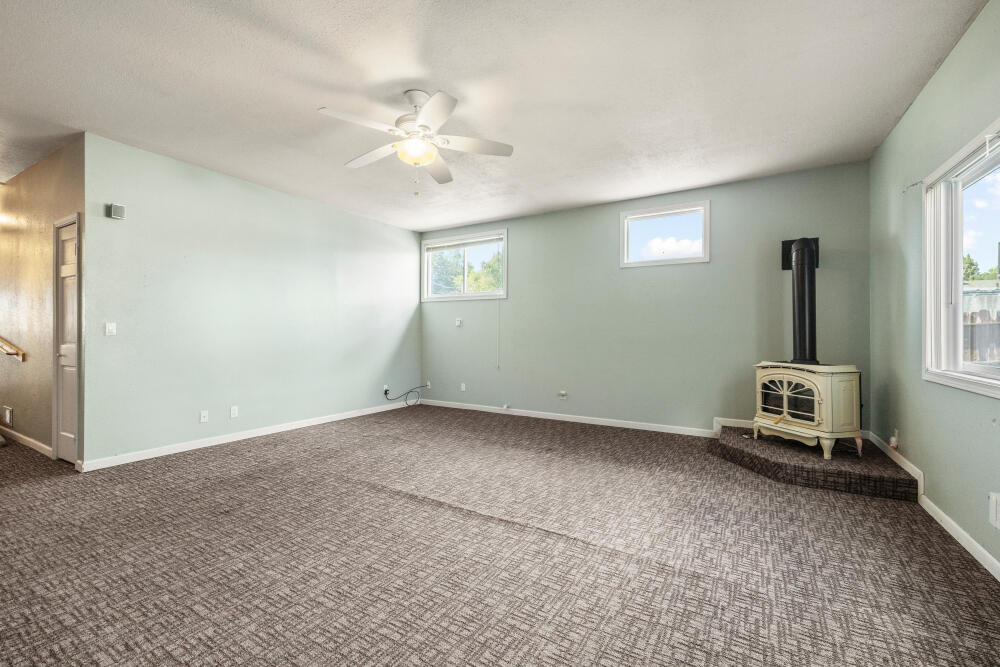 1633 Division Street Klamath Falls, OR 97601 - Photo 16 of 69 1633DivisionSt-4