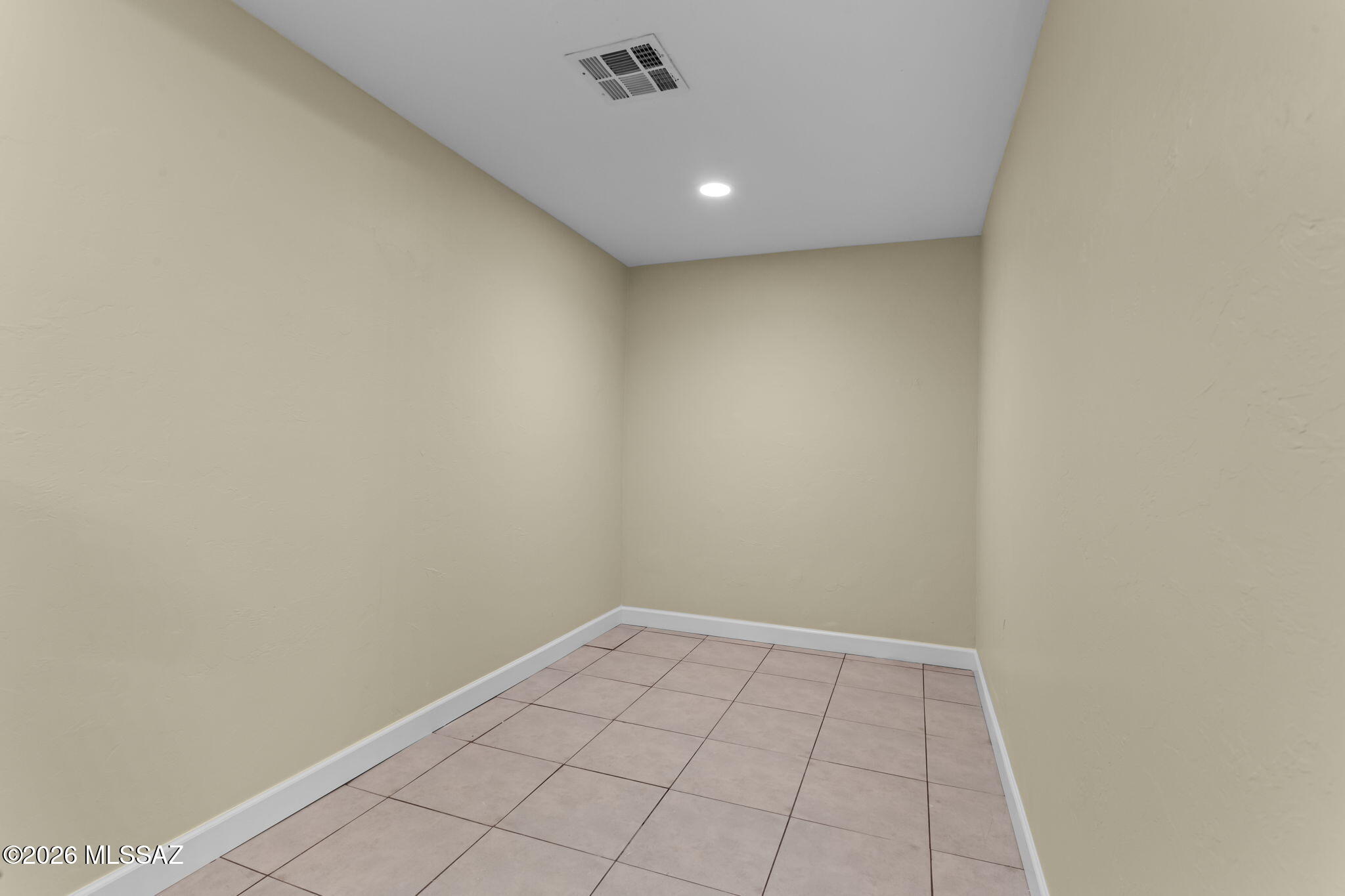 4210 West Mossman Road Tucson, AZ 85746 - Photo 25 of 51 a view of an empty room