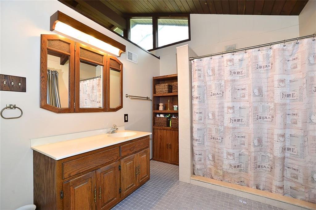 595 Trotwood Ridge Road Upper St. Clair, PA 15241 - Photo 12 of 25 Master Bath