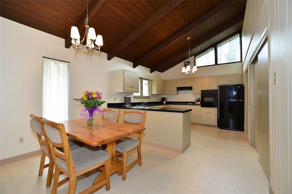 595 Trotwood Ridge Road Upper St. Clair, PA 15241 - Photo 9 of 25 Kitchen