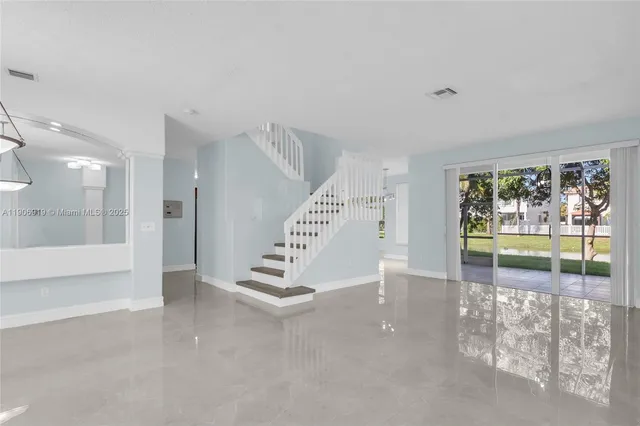 a view of an entryway with a livingroom