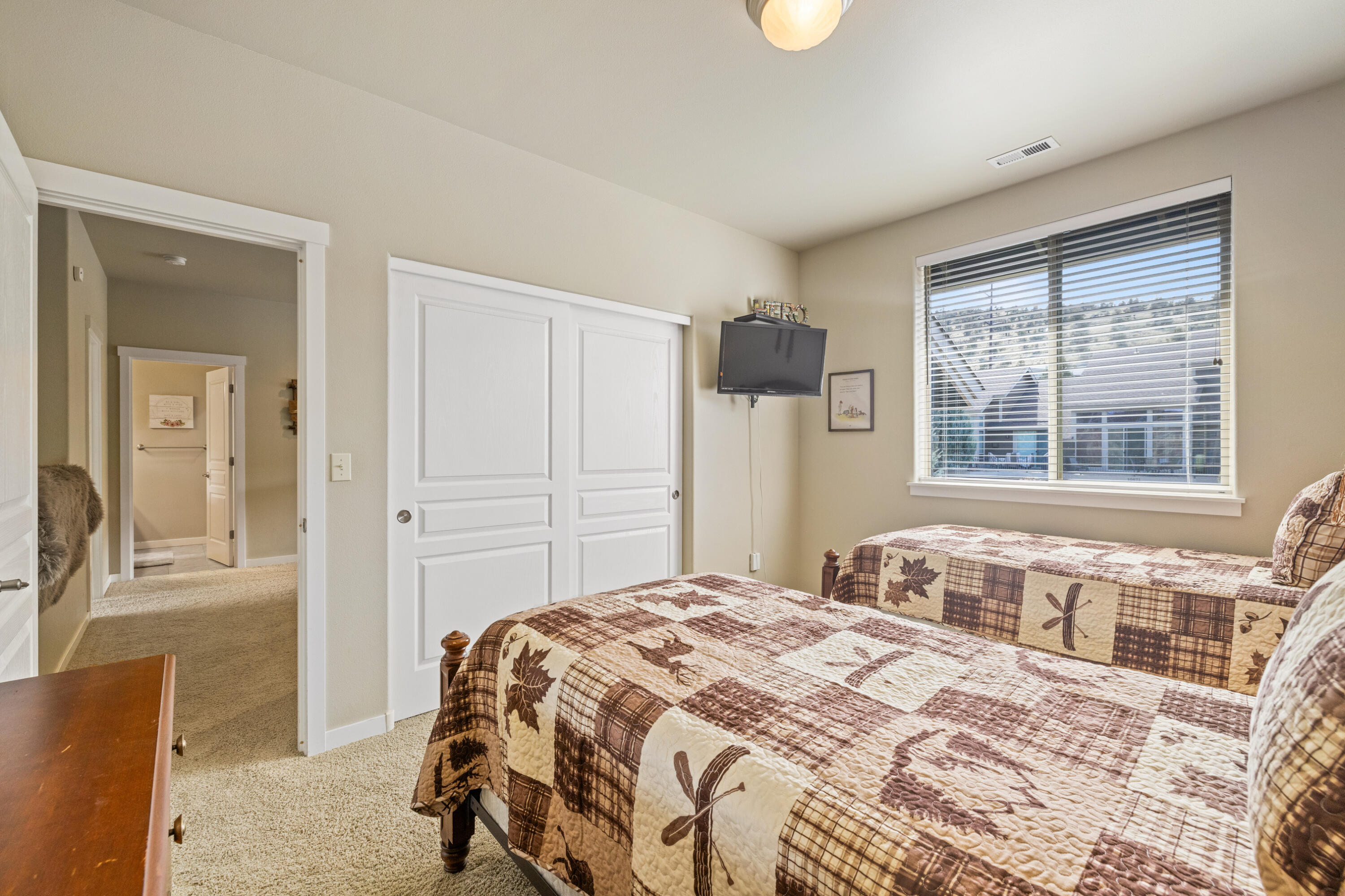 10674 Village Loop Redmond, OR 97756 - Photo 24 of 28 Spare Bedroom 2