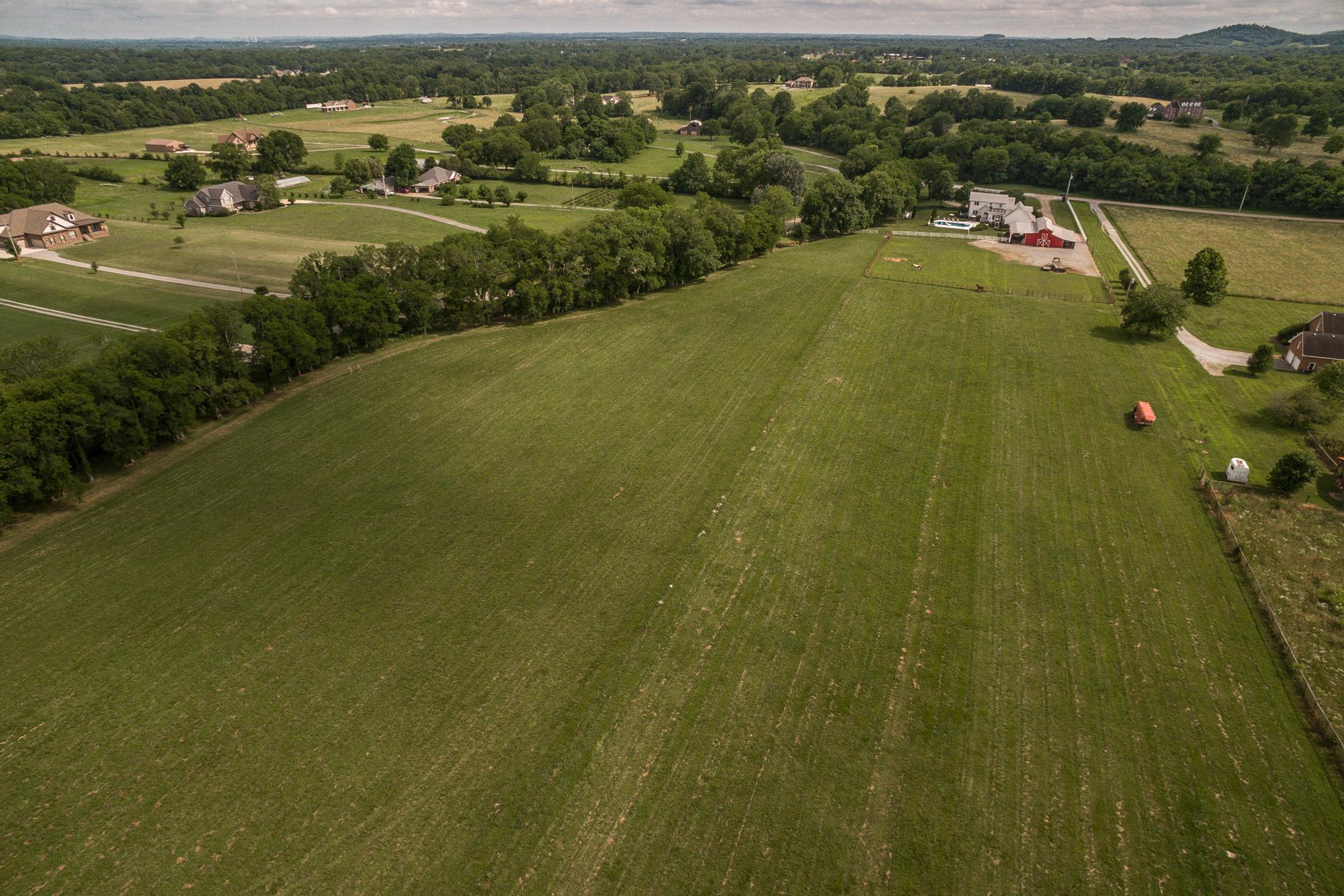 960 Franklin Road Gallatin, TN 37066 - Photo 4 of 21 a view of a city with an ocean view
