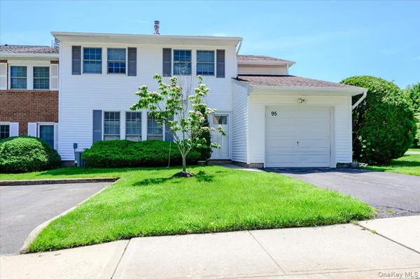 $799,999 | 95 Aspen Drive East, Woodbury, NY 11797