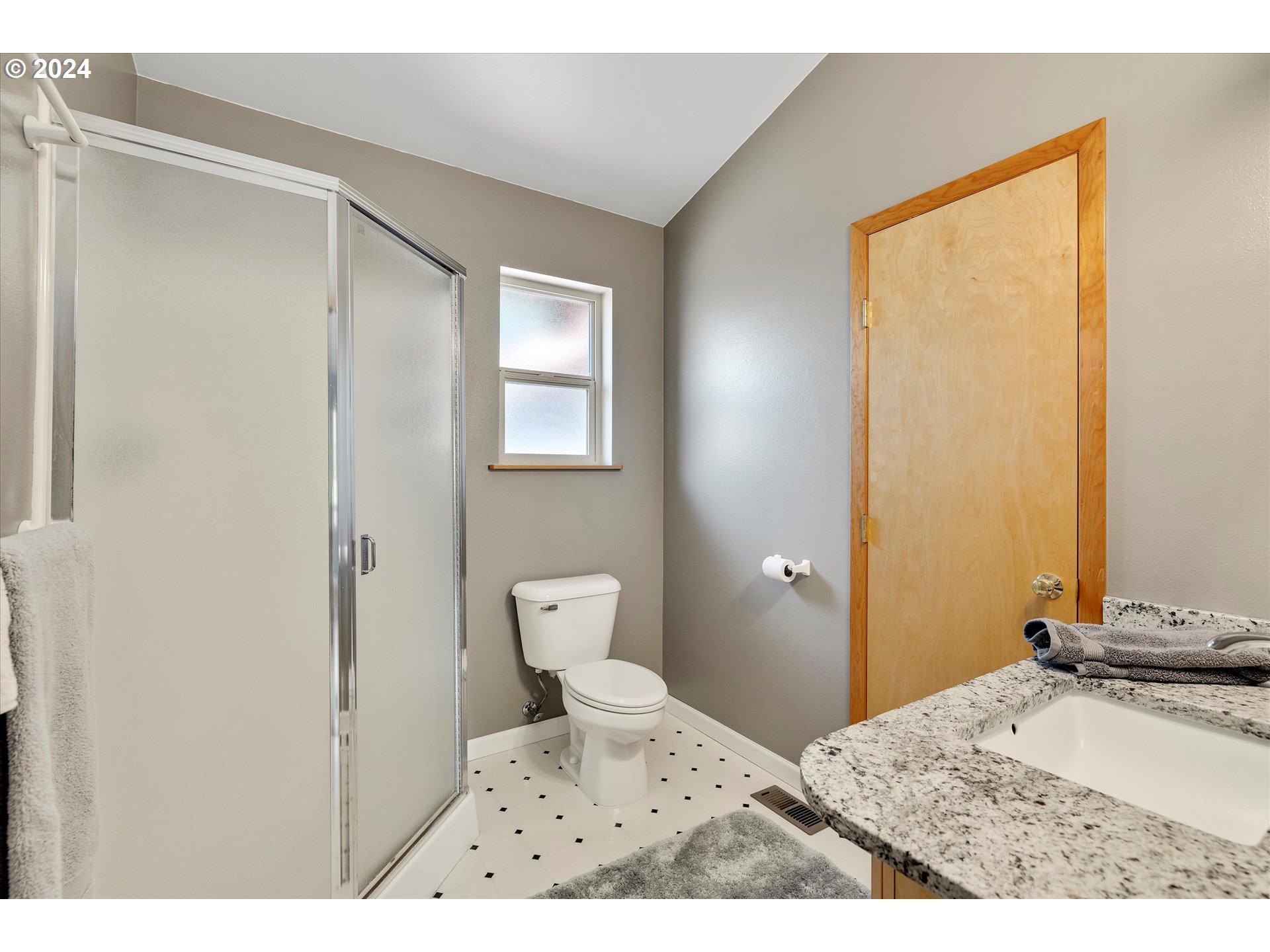 3 Pacific Crest Road Trout Lake, WA 98650 - Photo 25 of 48 Bathroom, Attached