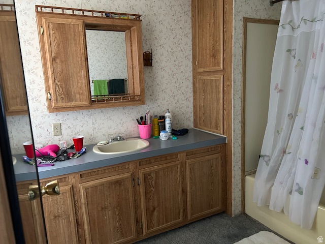 1690 Lower Boulder Road Boulder, UT 84716 - Photo 12 of 13 Full bath featuring shower / tub combo, vanity,
