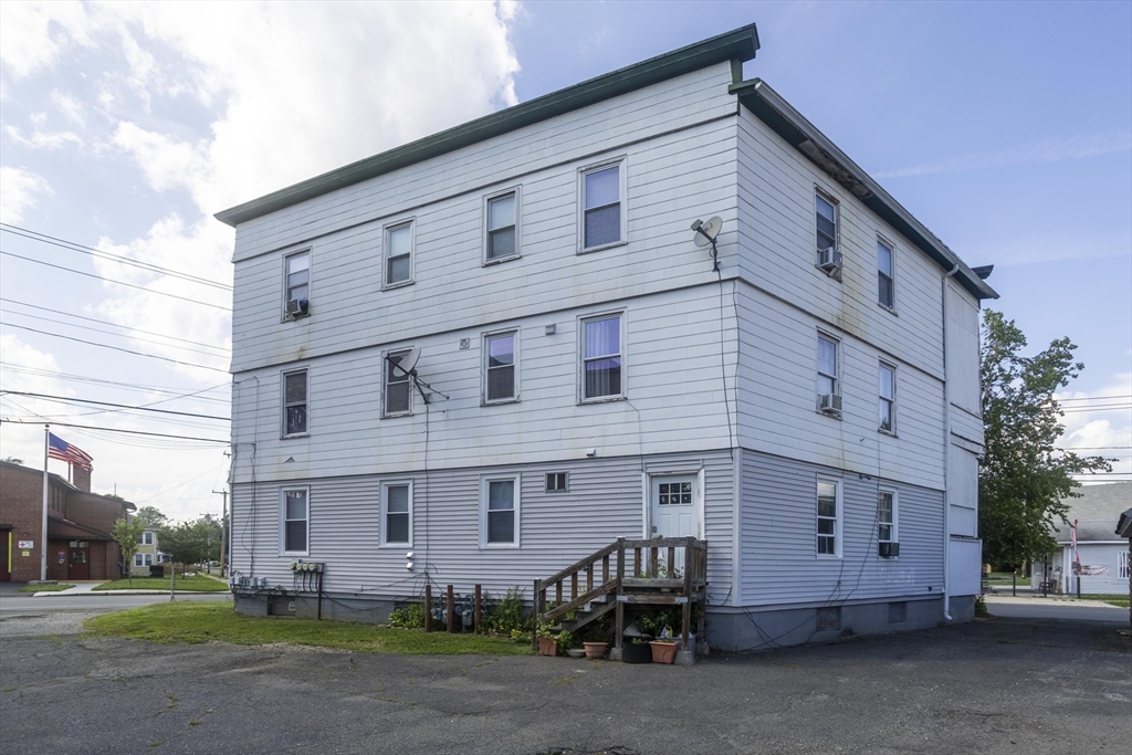 583 Chicopee Street Chicopee, MA 01013 - Photo 2 of 23