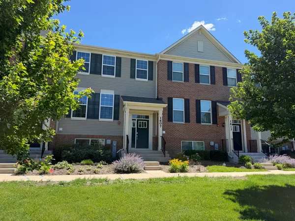 $3,200 | 1607 Carlstedt Drive, Batavia, IL 60510