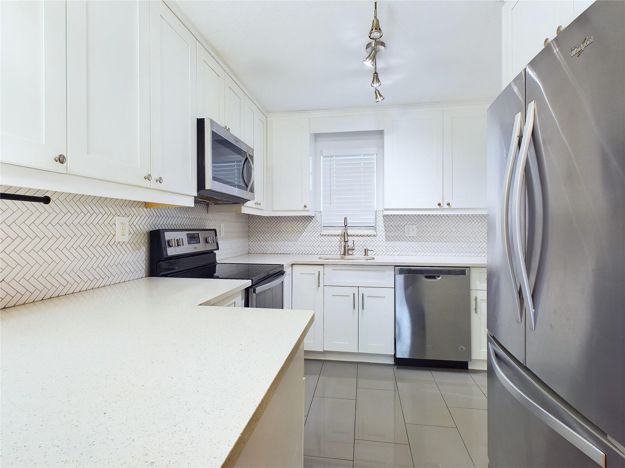 9370 Southwest 8th Street, Unit 301 Boca Raton, FL 33428 - Photo 7 of 38 Photo 7