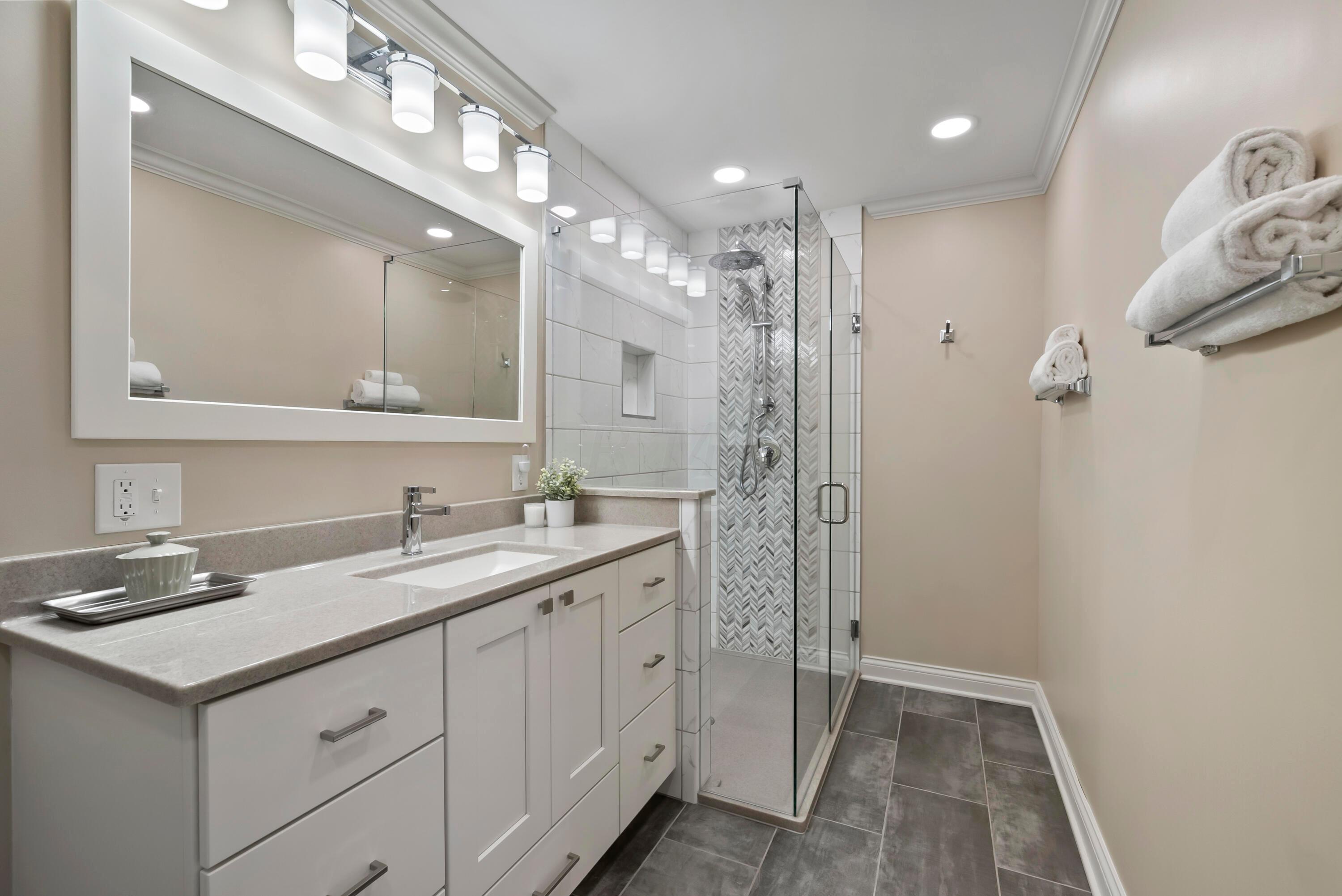 1490 Kirkley Road Columbus, OH 43221 - Photo 35 of 99 Primary Bedroom En Suite Bathroom