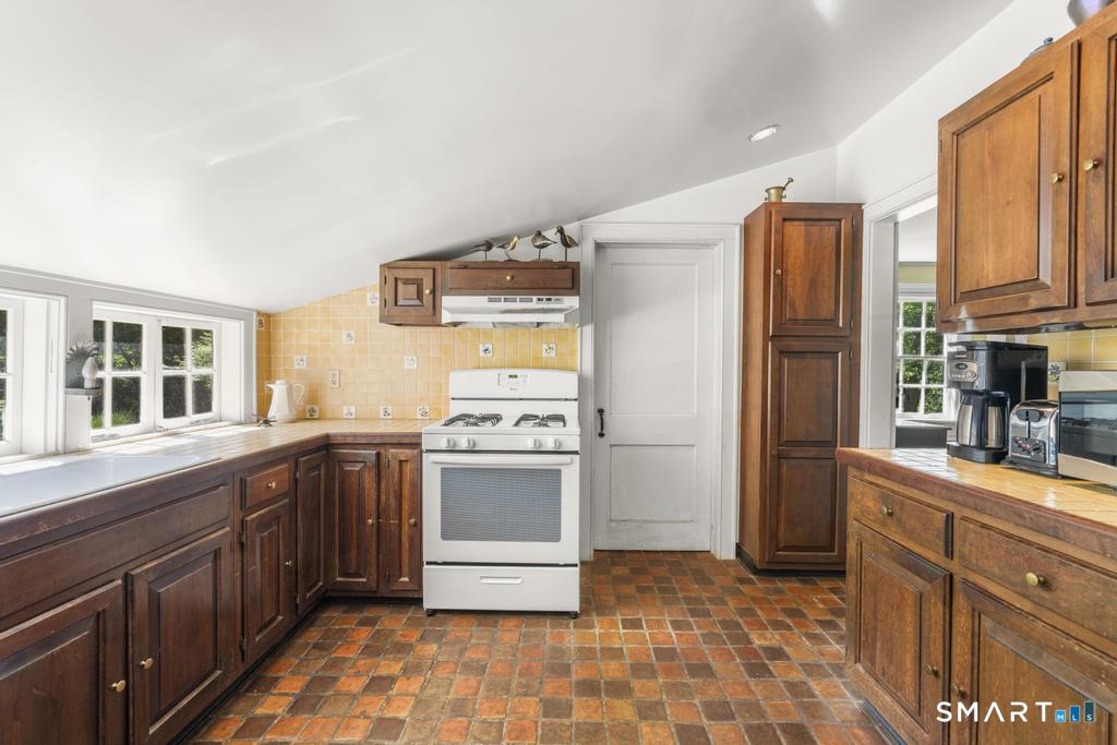 871 Ridgefield Road Wilton, CT 06897 - Photo 20 of 24