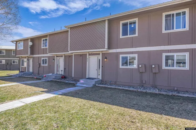 $165,000 | 820 Moccasin Lane, Rock Springs, WY 82901