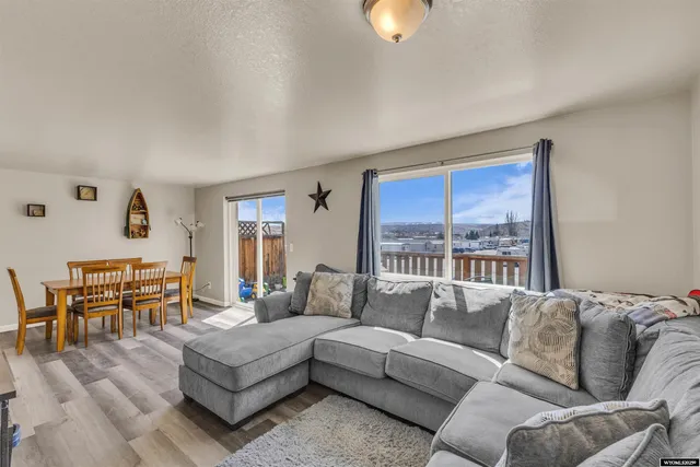$165,000 | 820 Moccasin Lane, Rock Springs, WY 82901