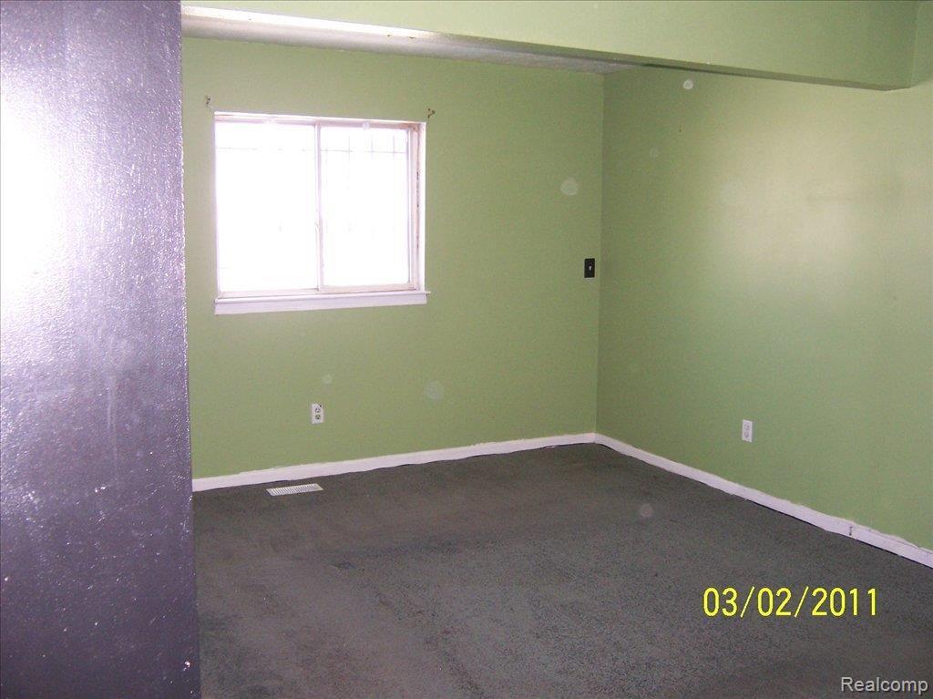 13968 Ashton Road Detroit, MI 48223 - Photo 9 of 11 13968 Ashton Detroit 030211 (13)