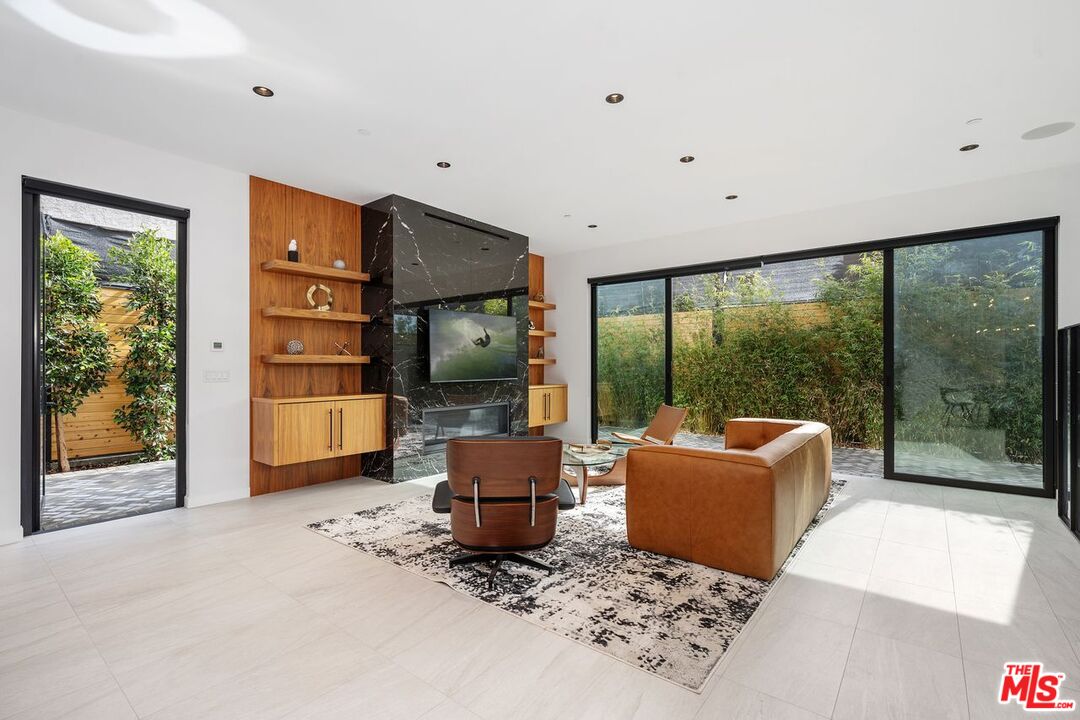 212 Bay Street, Unit 103 Santa Monica, CA 90405 - Photo 2 of 42