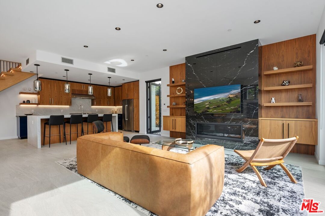 212 Bay Street, Unit 103 Santa Monica, CA 90405 - Photo 3 of 42