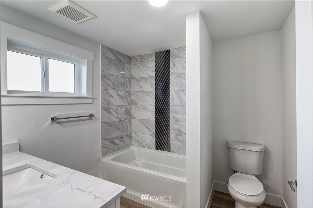 33114 Sultan Basin Road Sultan, WA 98294 - Photo 23 of 30 a bathroom with a toilet a sink and bathtub