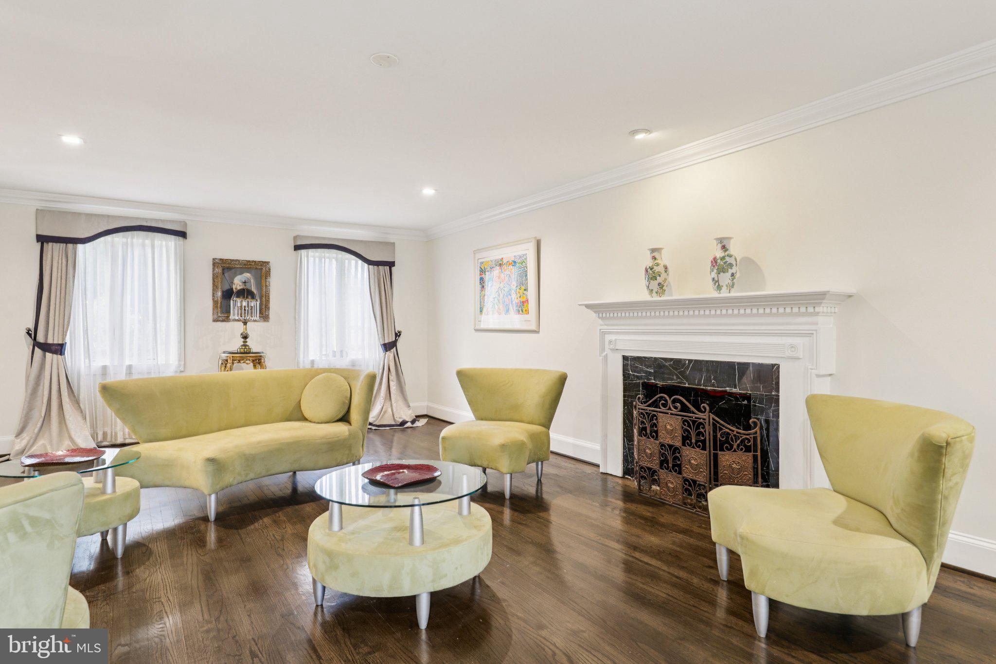 5301 Goldsboro Road Bethesda, MD 20817 - Photo 25 of 71 Living Room
