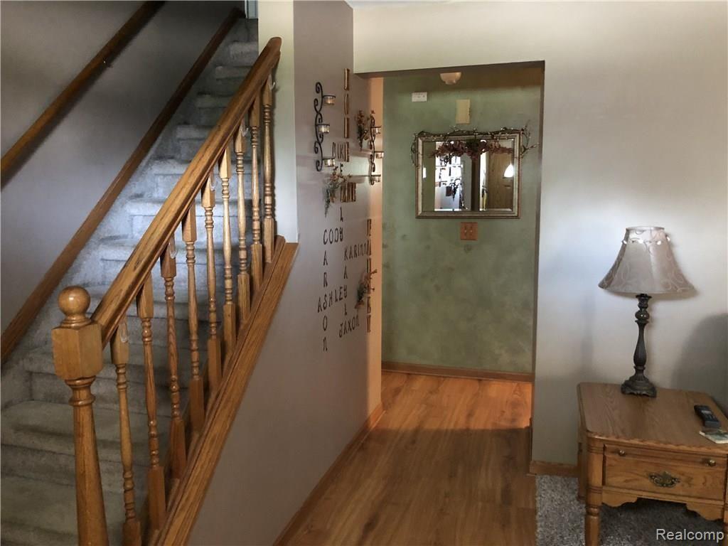 22296 Derby Road Trenton, MI 48183 - Photo 2 of 21 Entry way